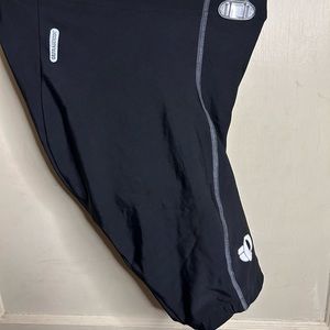 Pearl Izumi ladies size large bike short.